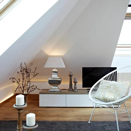 Koenigsschlaf No7 - Dachwohnung Mit Galerie Im Herzen Von קונסטנץ