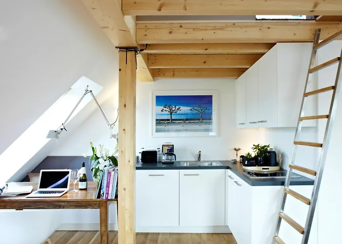 Koenigsschlaf No7 - Dachwohnung Mit Galerie Im Herzen Von